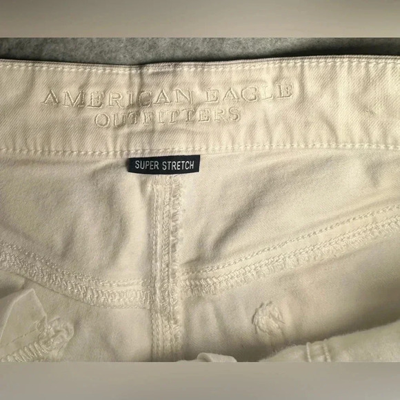 American Eagle white midi super stretch shorts size 6 - Picture 4 of 10